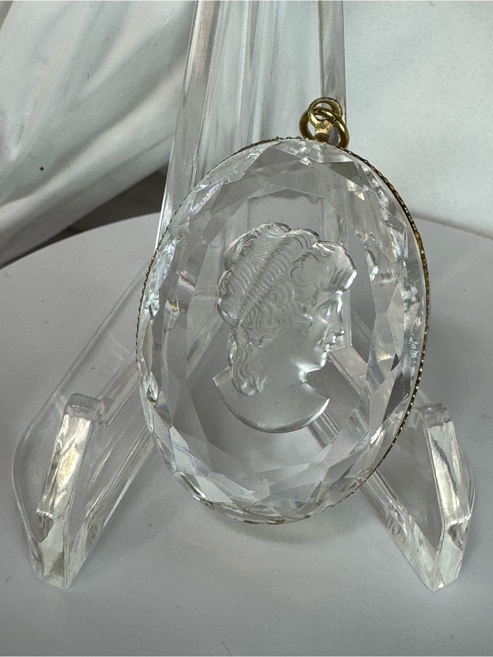 Crystal Cameo Pendant Necklace - Clear and Gold